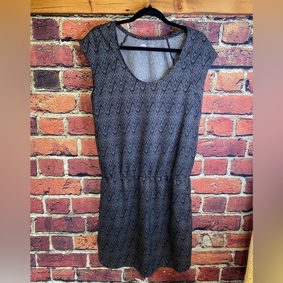 MEC Slip On Lightweight Short Sleeve Dress Size S - Picture 3 of 11